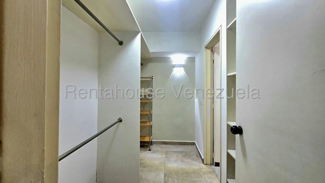 Apartamento (1 Nivel) en Alquiler en Campo Alegre, Distrito Metropolitano - 11