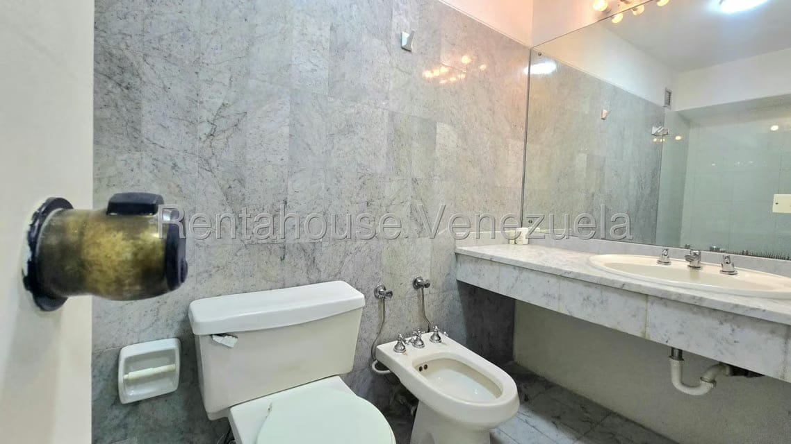 Apartamento (1 Nivel) en Alquiler en Campo Alegre, Distrito Metropolitano - 12