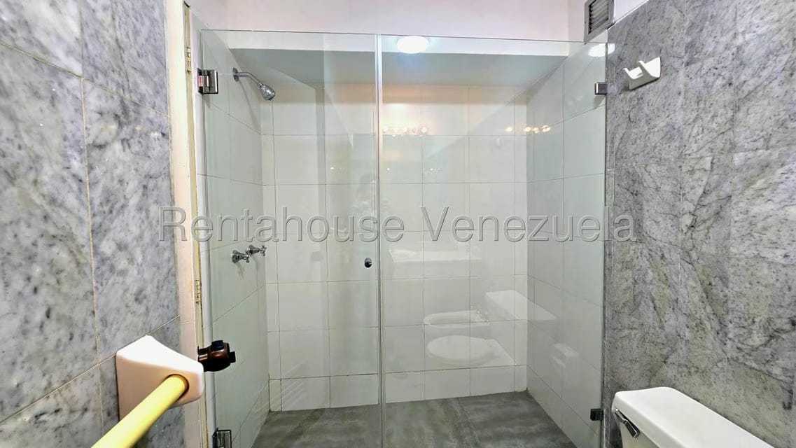Apartamento (1 Nivel) en Alquiler en Campo Alegre, Distrito Metropolitano - 13
