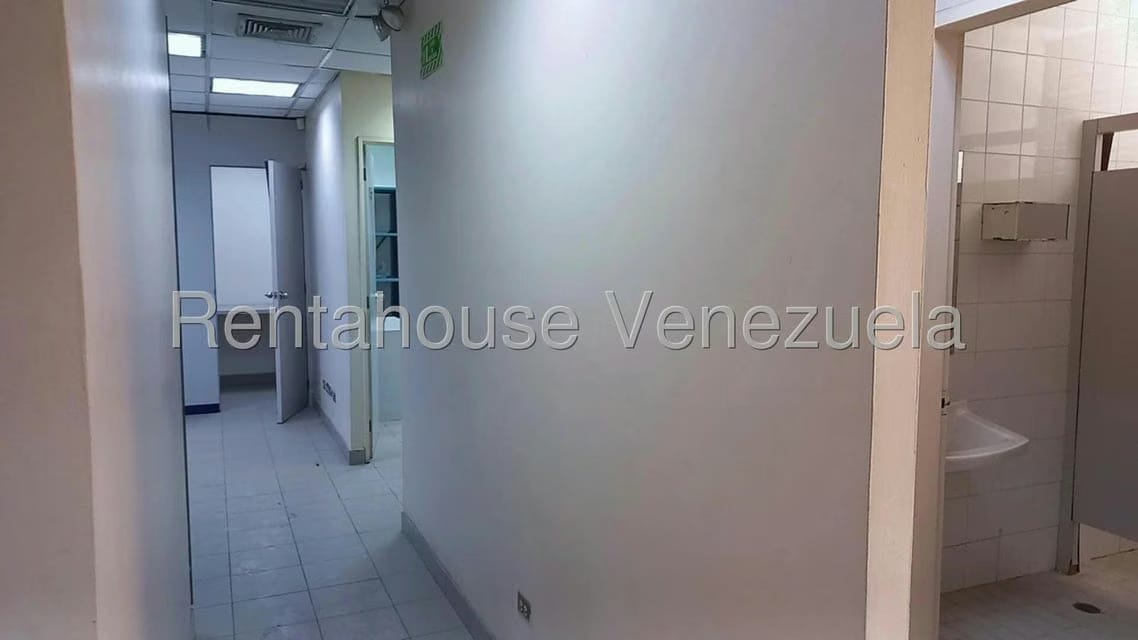 Comercial (Local Comercial) en Venta en Los Cortijos de Lourdes, Distrito Metropolitano - 12