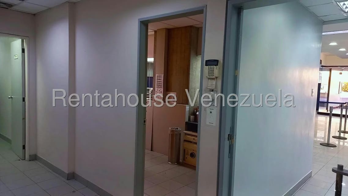 Comercial (Local Comercial) en Venta en Los Cortijos de Lourdes, Distrito Metropolitano - 9