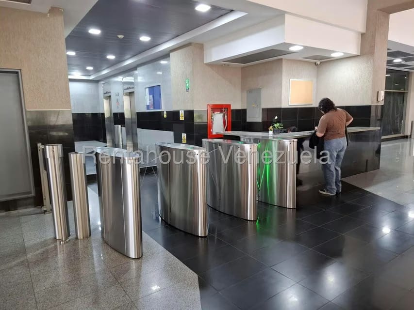 Comercial (Local Comercial) en Alquiler en Macaracuay, Distrito Metropolitano - 4