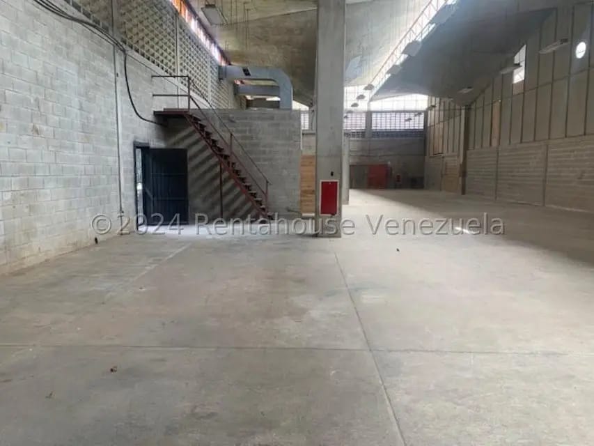 Comercial (Galpon - Deposito) en Alquiler en Macarena Sur, Miranda - 3