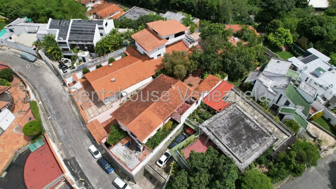Casa (Duplex) en Venta en Prados del Este, Distrito Metropolitano - 2