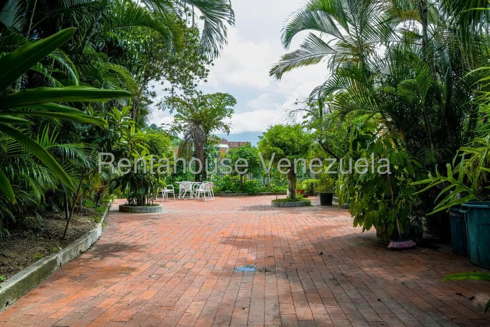 Casa (Duplex) en Venta en Prados del Este, Distrito Metropolitano - 3