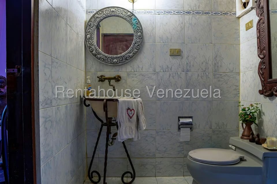 Casa (Duplex) en Venta en Prados del Este, Distrito Metropolitano - 22