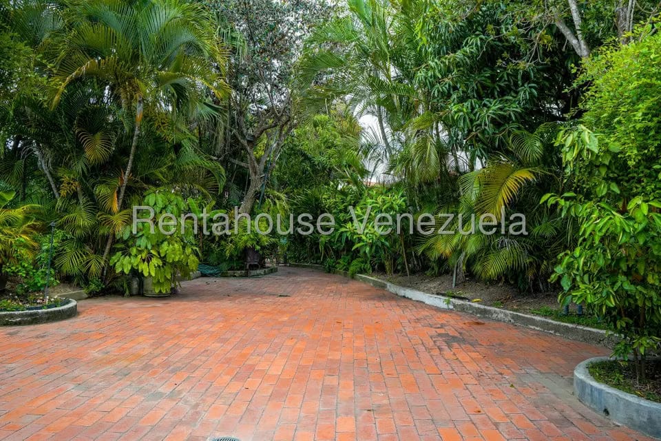 Casa (Duplex) en Venta en Prados del Este, Distrito Metropolitano - 4