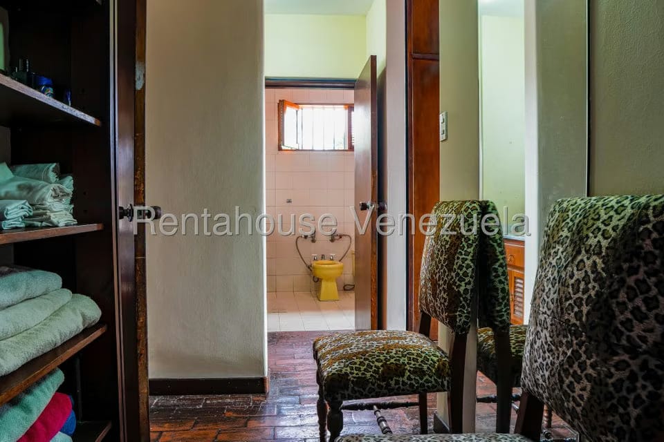 Casa (Duplex) en Venta en Prados del Este, Distrito Metropolitano - 34