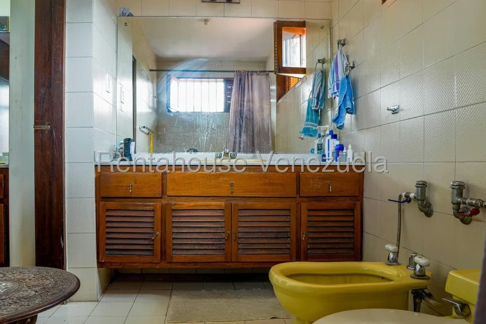Casa (Duplex) en Venta en Prados del Este, Distrito Metropolitano - 36