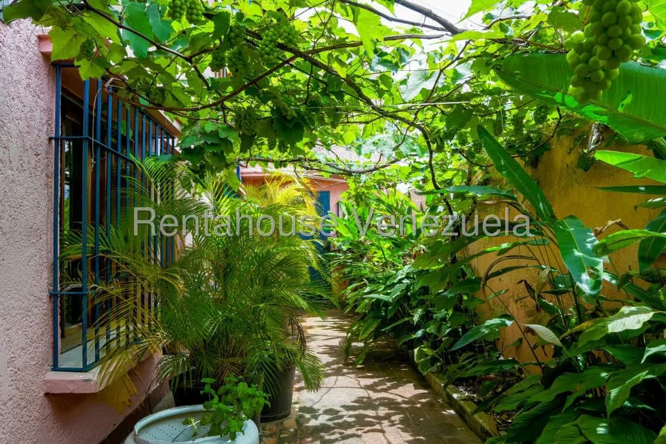 Casa (Duplex) en Venta en Prados del Este, Distrito Metropolitano - 41