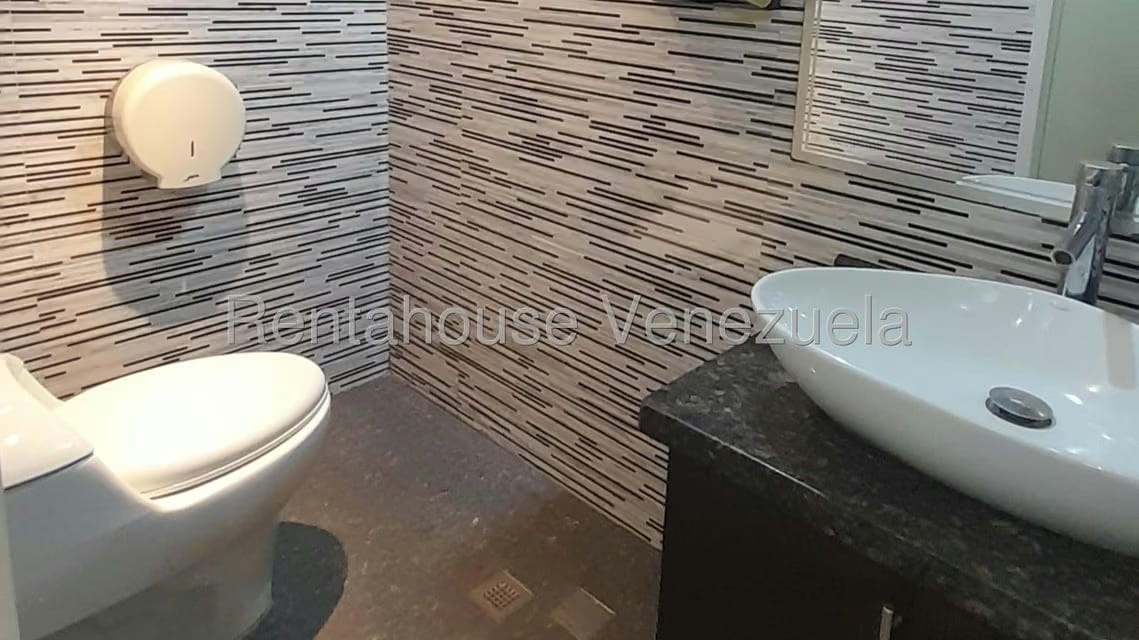 Comercial (Local Comercial) en Venta en Sector San Pedro, Miranda - 14