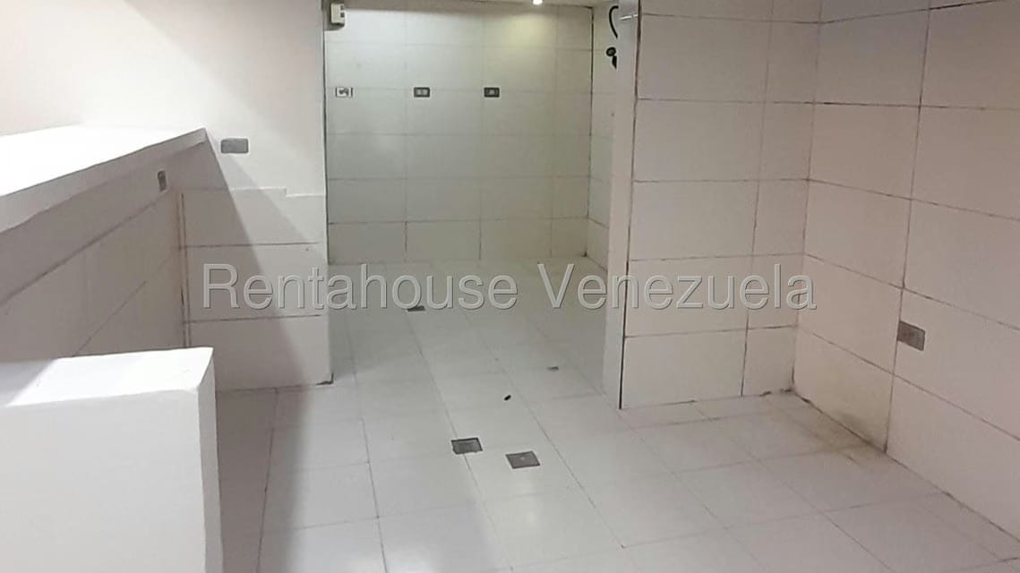 Comercial (Local Comercial) en Venta en Sector San Pedro, Miranda - 16