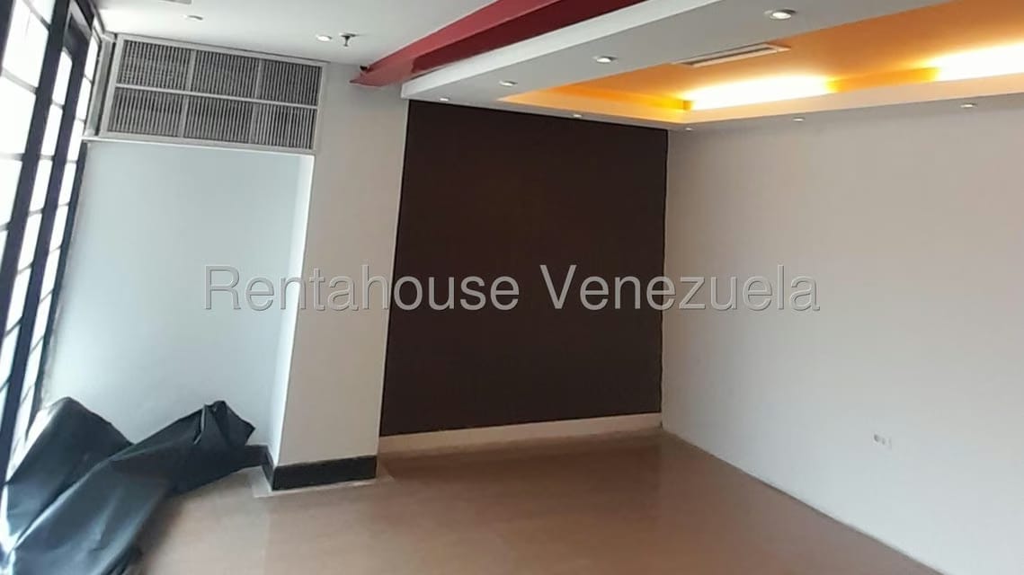 Comercial (Local Comercial) en Venta en Sector San Pedro, Miranda - 17