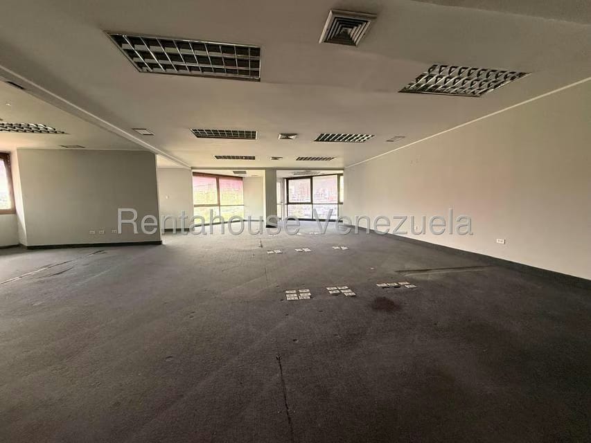 Comercial (Oficina) en Alquiler en Chuao, Distrito Metropolitano