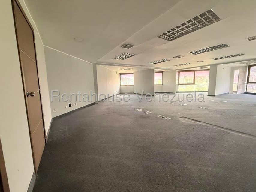 Comercial (Oficina) en Alquiler en Chuao, Distrito Metropolitano - 3