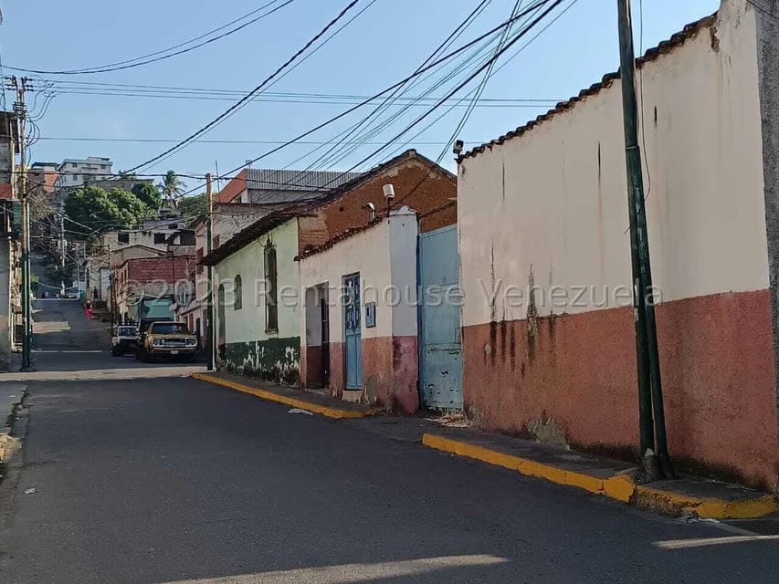 Terreno (Comercial) en Venta en Guarenas, Miranda