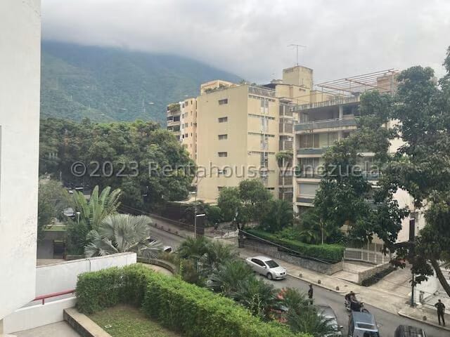 Apartamento (Duplex) en Alquiler en Los Palos Grandes, Distrito Metropolitano - 10