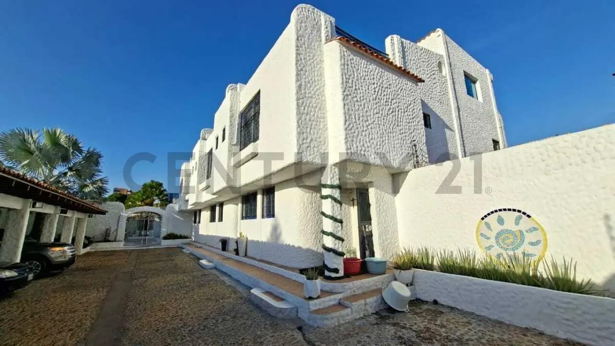 Townhouse En Venta En La Ciudad De Lechería - 2