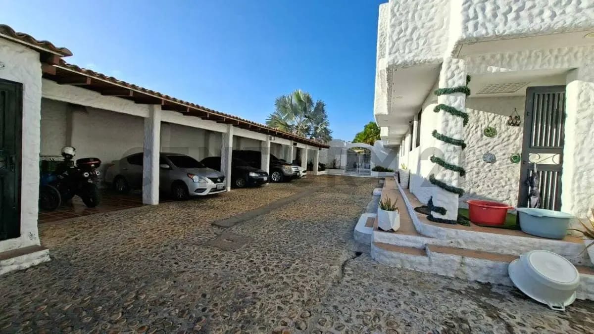 Townhouse En Venta En La Ciudad De Lechería - 3