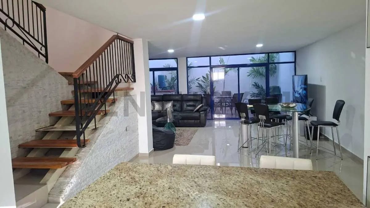 Townhouse En Venta En La Ciudad De Lechería - 5