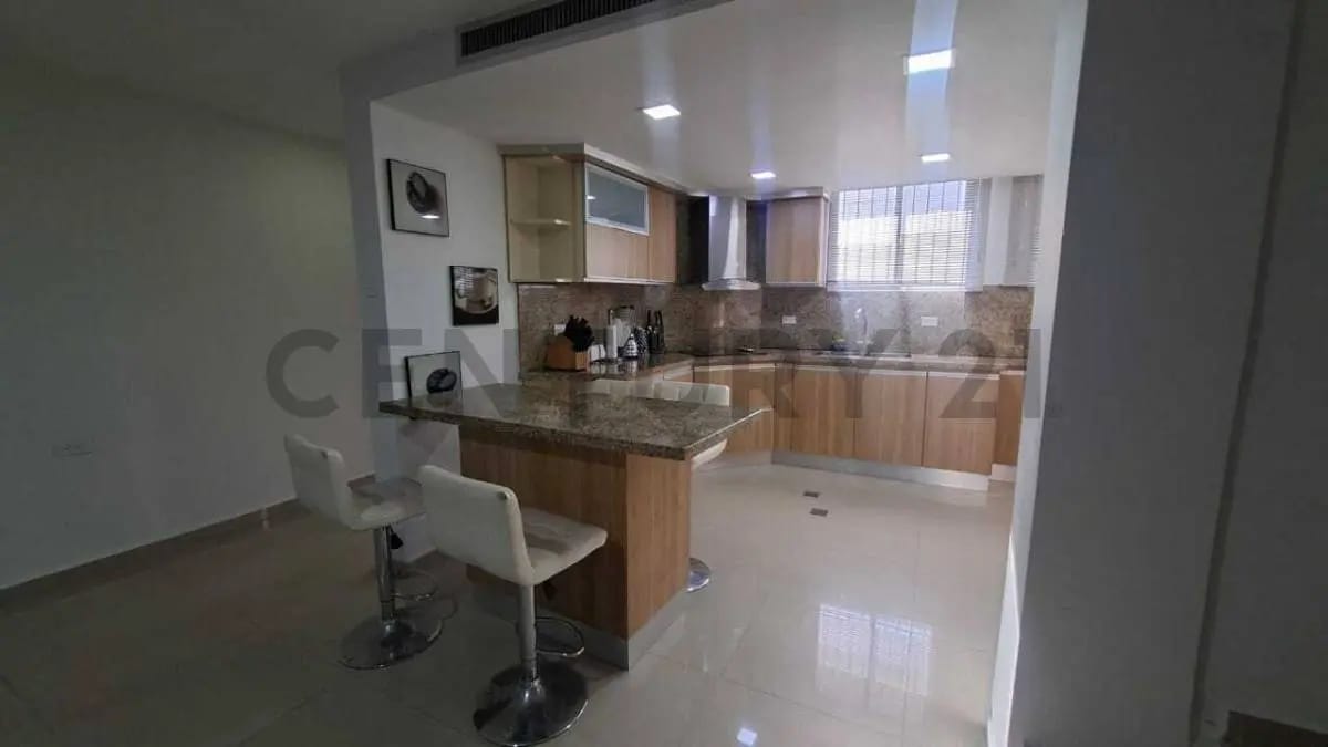 Townhouse En Venta En La Ciudad De Lechería - 7