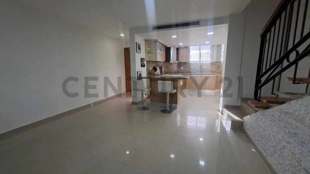 Townhouse En Venta En La Ciudad De Lechería - 8