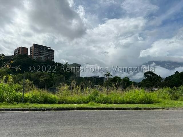 Terreno (Residencial) en Venta en Macaracuay, Distrito Metropolitano - 2