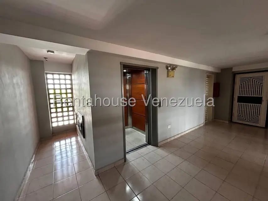 Apartamento (1 Nivel) en Venta en Del Este, Lara - 35