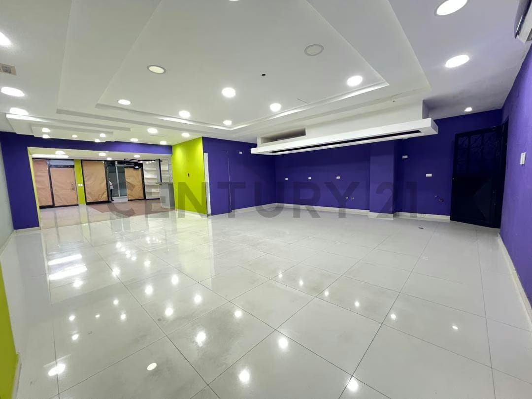 Alquiler de Local Comercial en el Centro Integral Santa Rosa - 2