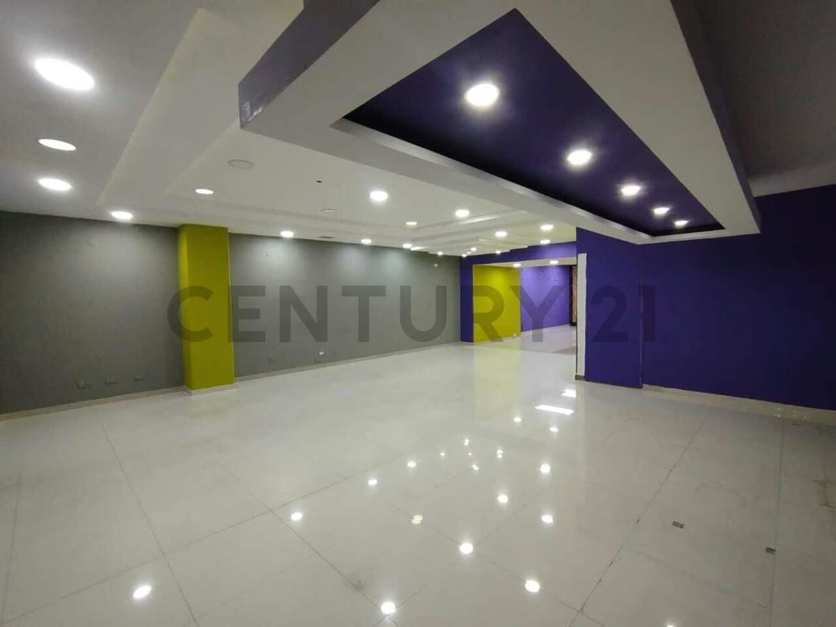 Alquiler de Local Comercial en el Centro Integral Santa Rosa - 3