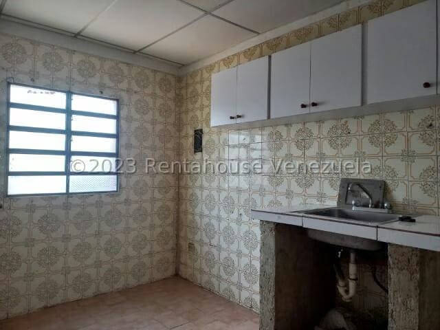 Casa (Duplex) en Venta en El Marques, Miranda - 4