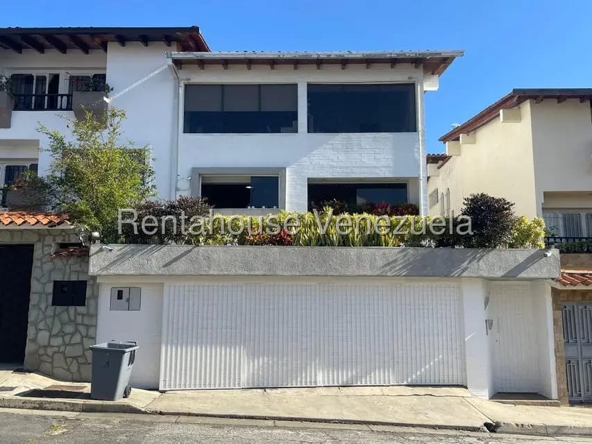 Casa (Multipes Niveles) en Venta en Lomas de Prados del Este, Distrito Metropolitano