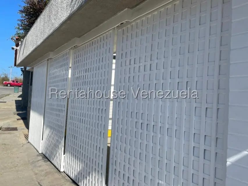 Casa (Multipes Niveles) en Venta en Lomas de Prados del Este, Distrito Metropolitano - 2