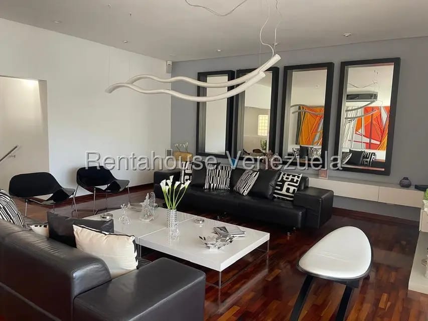 Casa (Multipes Niveles) en Venta en Lomas de Prados del Este, Distrito Metropolitano - 11