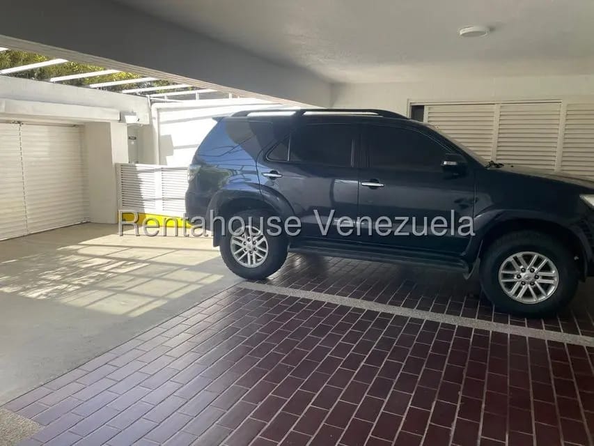 Casa (Multipes Niveles) en Venta en Lomas de Prados del Este, Distrito Metropolitano - 3