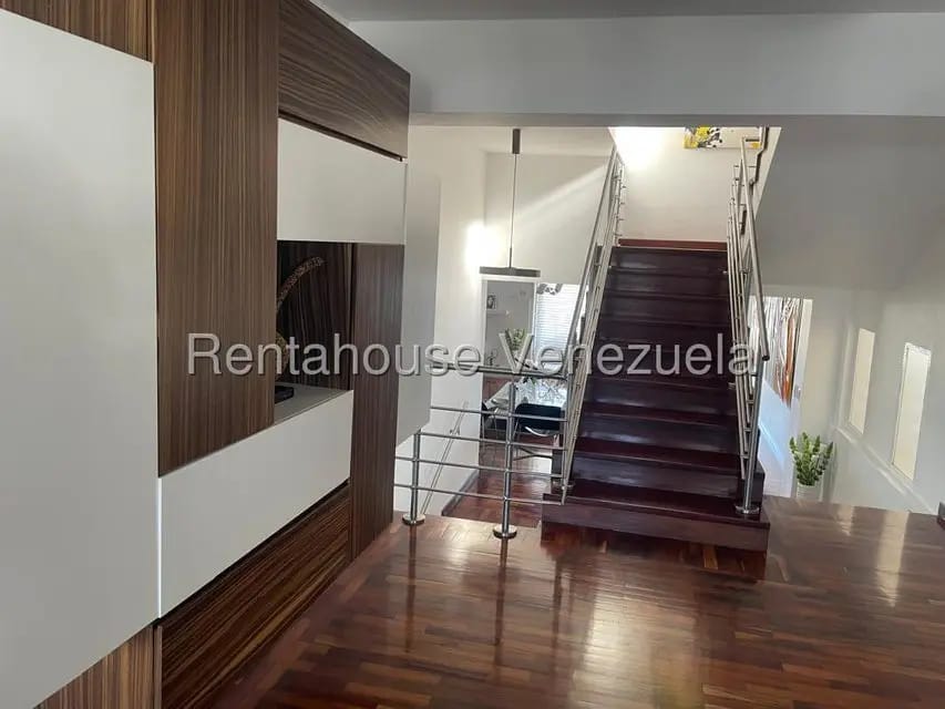 Casa (Multipes Niveles) en Venta en Lomas de Prados del Este, Distrito Metropolitano - 24