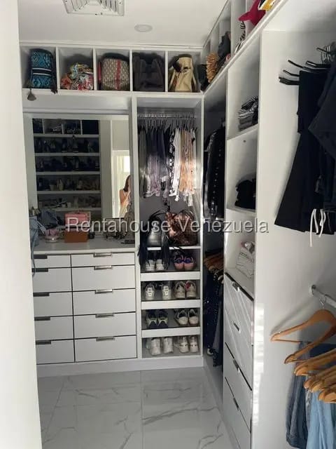 Casa (Multipes Niveles) en Venta en Lomas de Prados del Este, Distrito Metropolitano - 27