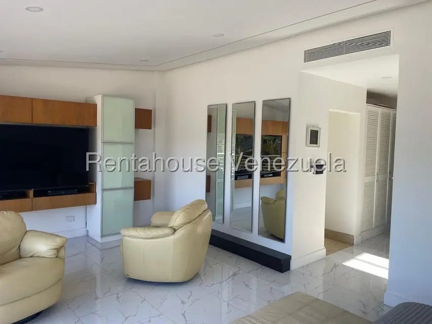 Casa (Multipes Niveles) en Venta en Lomas de Prados del Este, Distrito Metropolitano - 30