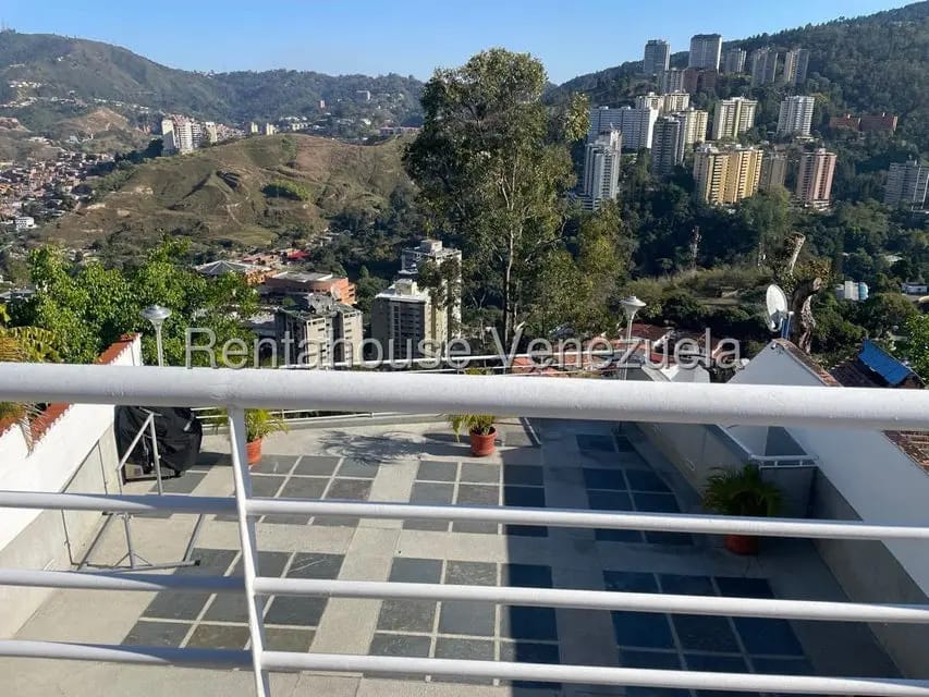 Casa (Multipes Niveles) en Venta en Lomas de Prados del Este, Distrito Metropolitano - 32