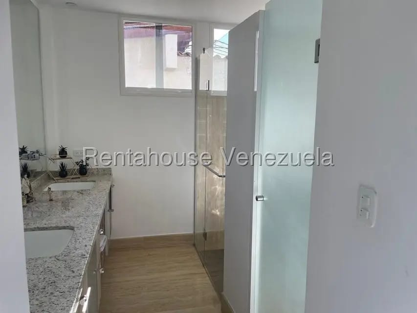 Casa (Multipes Niveles) en Venta en Lomas de Prados del Este, Distrito Metropolitano - 35