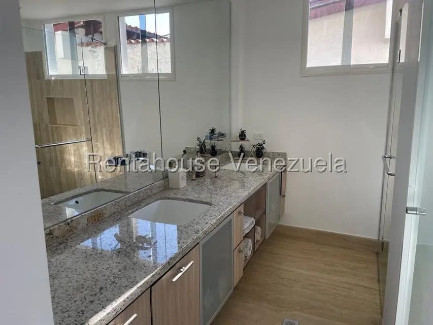 Casa (Multipes Niveles) en Venta en Lomas de Prados del Este, Distrito Metropolitano - 36