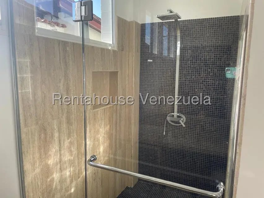 Casa (Multipes Niveles) en Venta en Lomas de Prados del Este, Distrito Metropolitano - 38