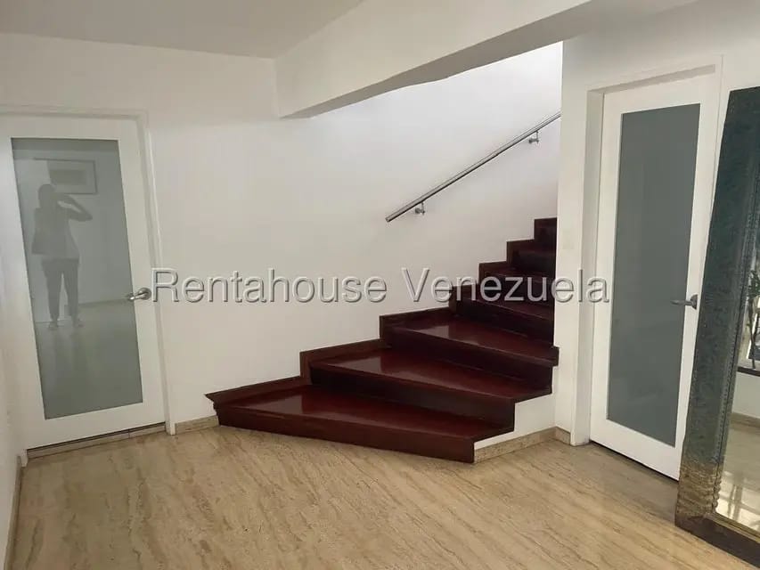 Casa (Multipes Niveles) en Venta en Lomas de Prados del Este, Distrito Metropolitano - 5
