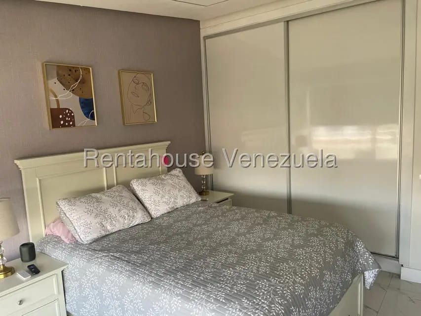 Casa (Multipes Niveles) en Venta en Lomas de Prados del Este, Distrito Metropolitano - 41