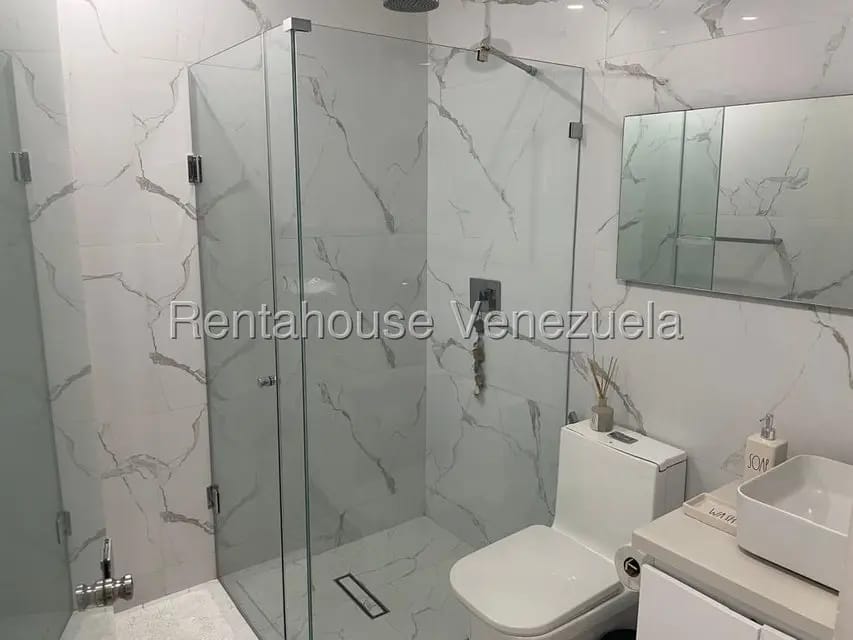 Casa (Multipes Niveles) en Venta en Lomas de Prados del Este, Distrito Metropolitano - 47