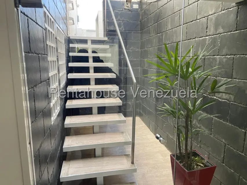 Casa (Multipes Niveles) en Venta en Lomas de Prados del Este, Distrito Metropolitano - 7