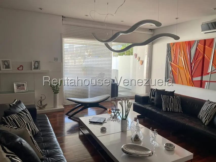 Casa (Multipes Niveles) en Venta en Lomas de Prados del Este, Distrito Metropolitano - 10