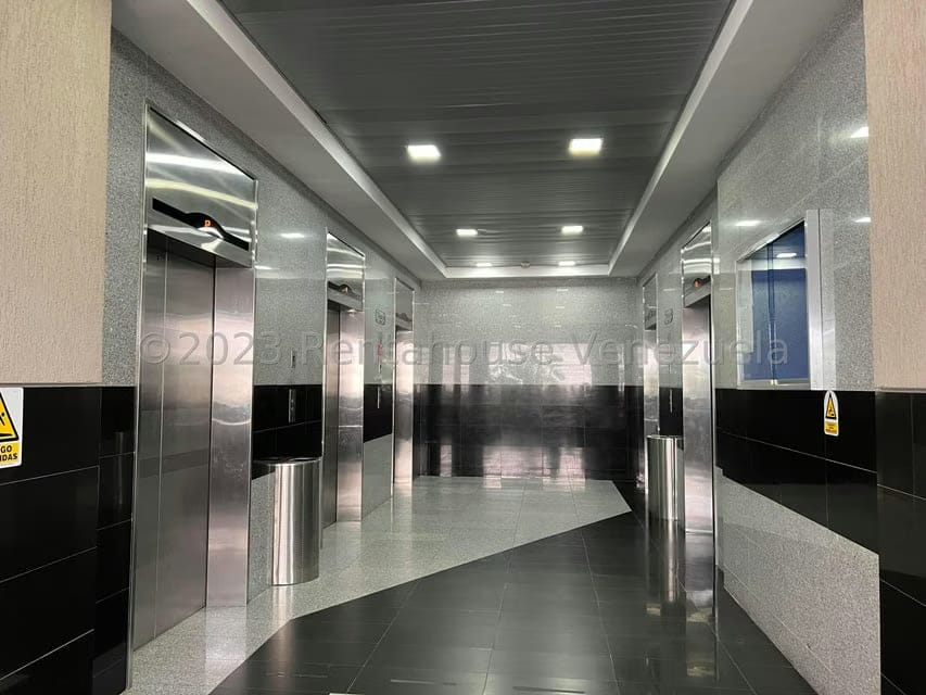 Comercial (Oficina) en Venta en Macaracuay, Distrito Metropolitano - 2