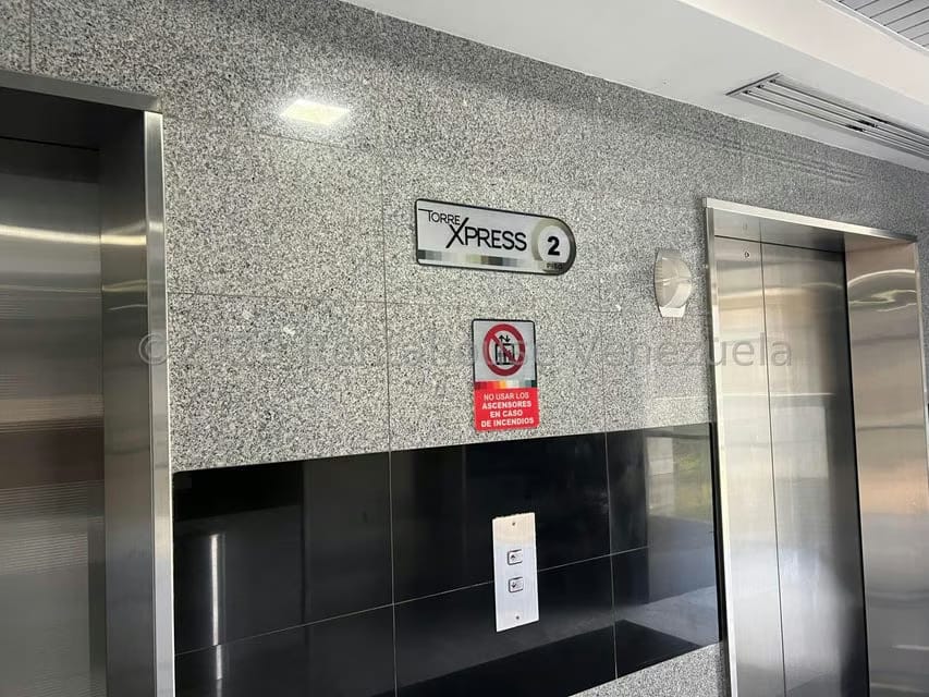 Comercial (Oficina) en Venta en Macaracuay, Distrito Metropolitano - 3