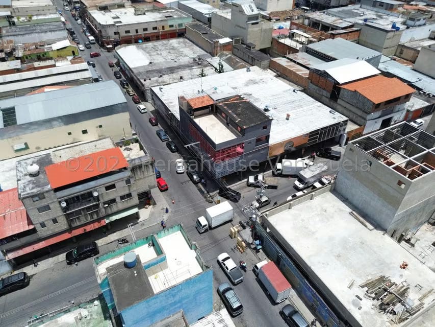 Comercial (Local Comercial) en Alquiler en Centro, Lara - 33